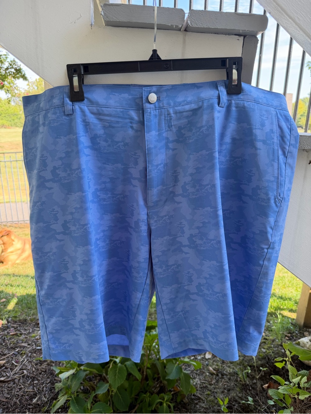 Peter Millar perform an act Shackelford short blue camo 42”